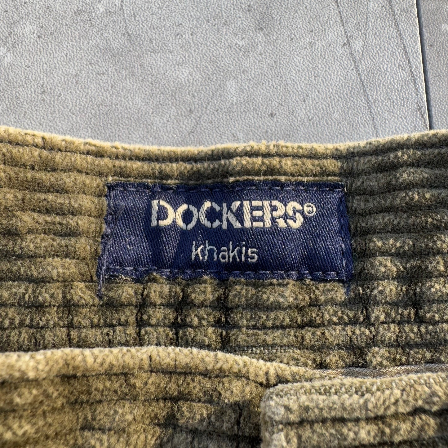 90s Dockers Olive Green Pleated Corduroy Pants 36x29 KiiChain Clothing