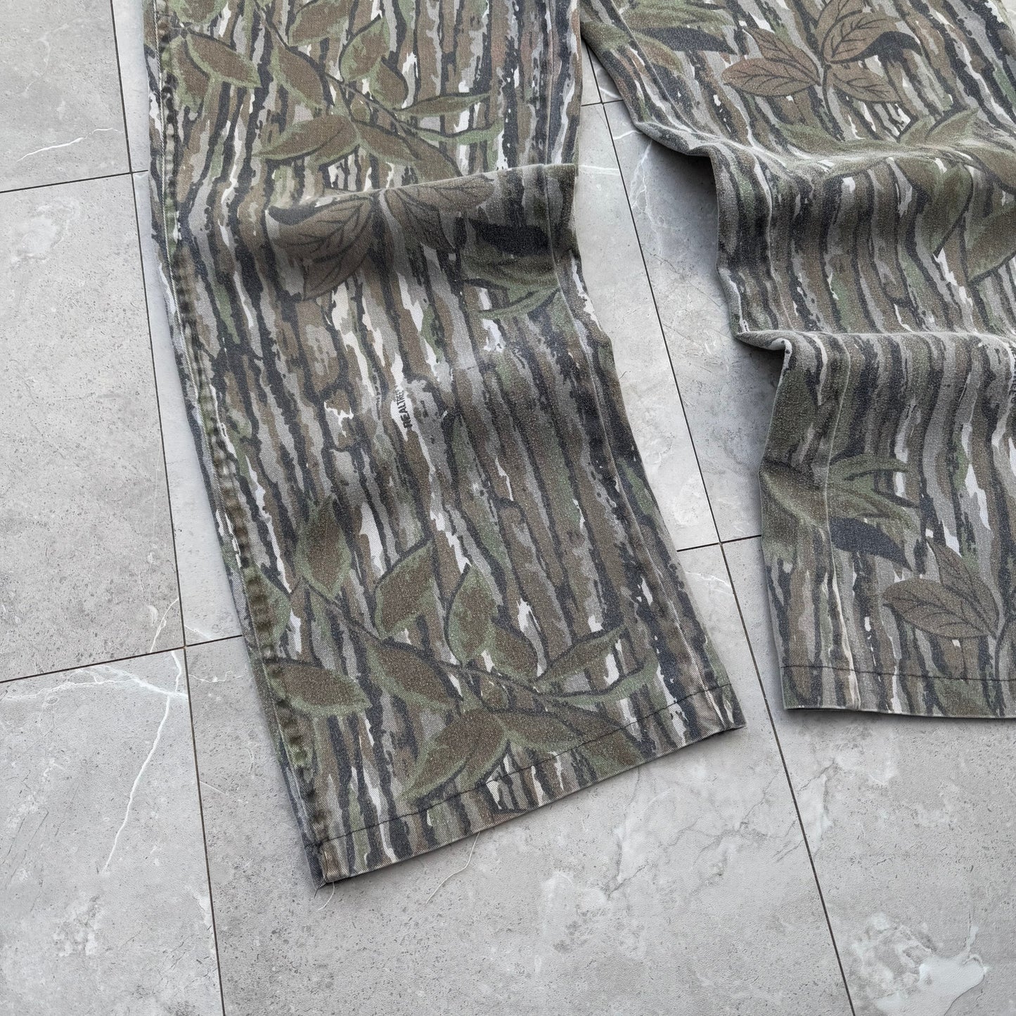 90s Cabela's Made in USA Real Tree Camo Pants Size 34 KiiChain Clothing