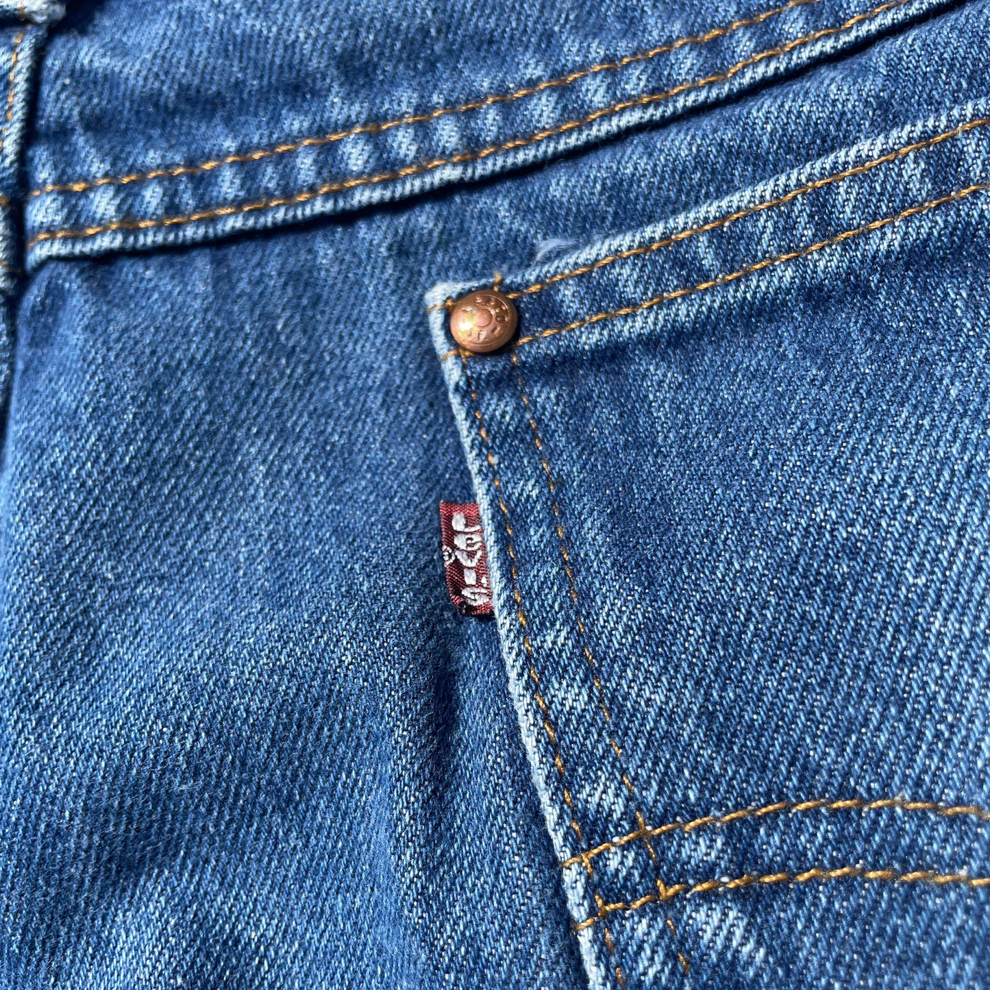 80s Levi’s 557 Made in USA 42x32 KiiChain Clothing