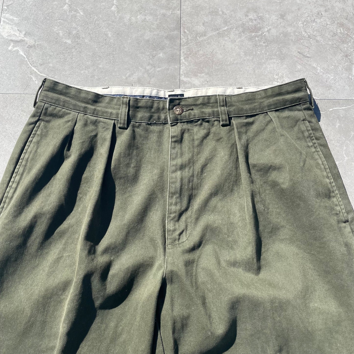 90s-00s Ralph Lauren Two-Tuck Pleated Olive Green Chino Pants 34x30 KiiChain Clothing