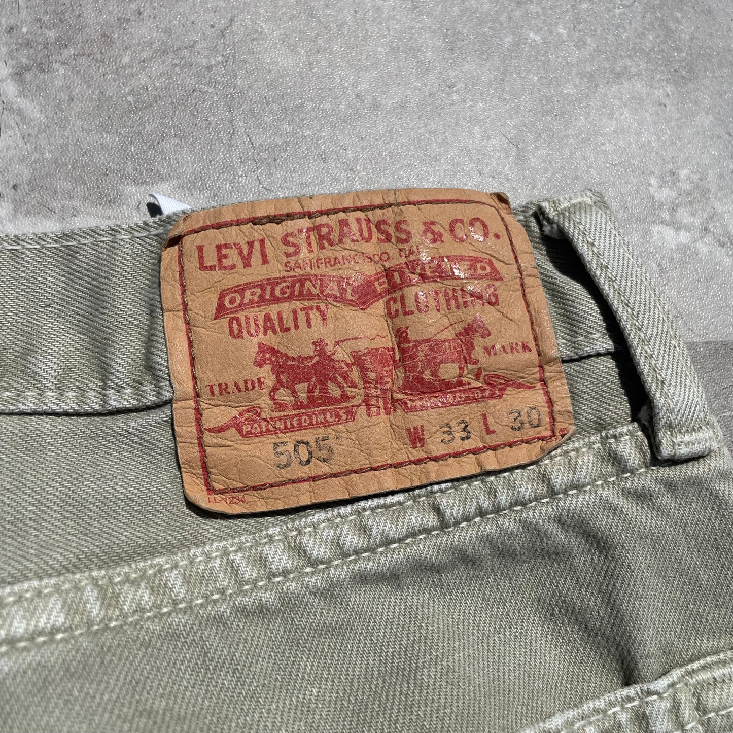 00s Levi’s 505 Light Green Denim 33x30 KiiChain Clothing