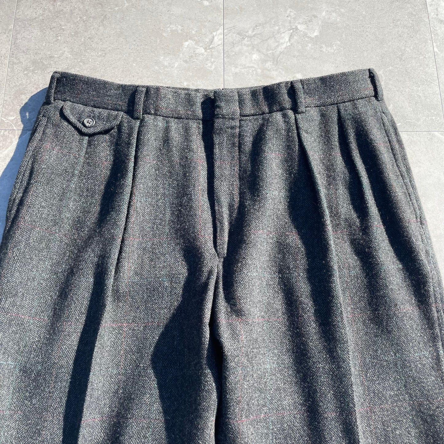 80s-90s Ralph Lauren Dark Gray Two-Tuck Pleated Checkered Wool Slacks KiiChain Clothing