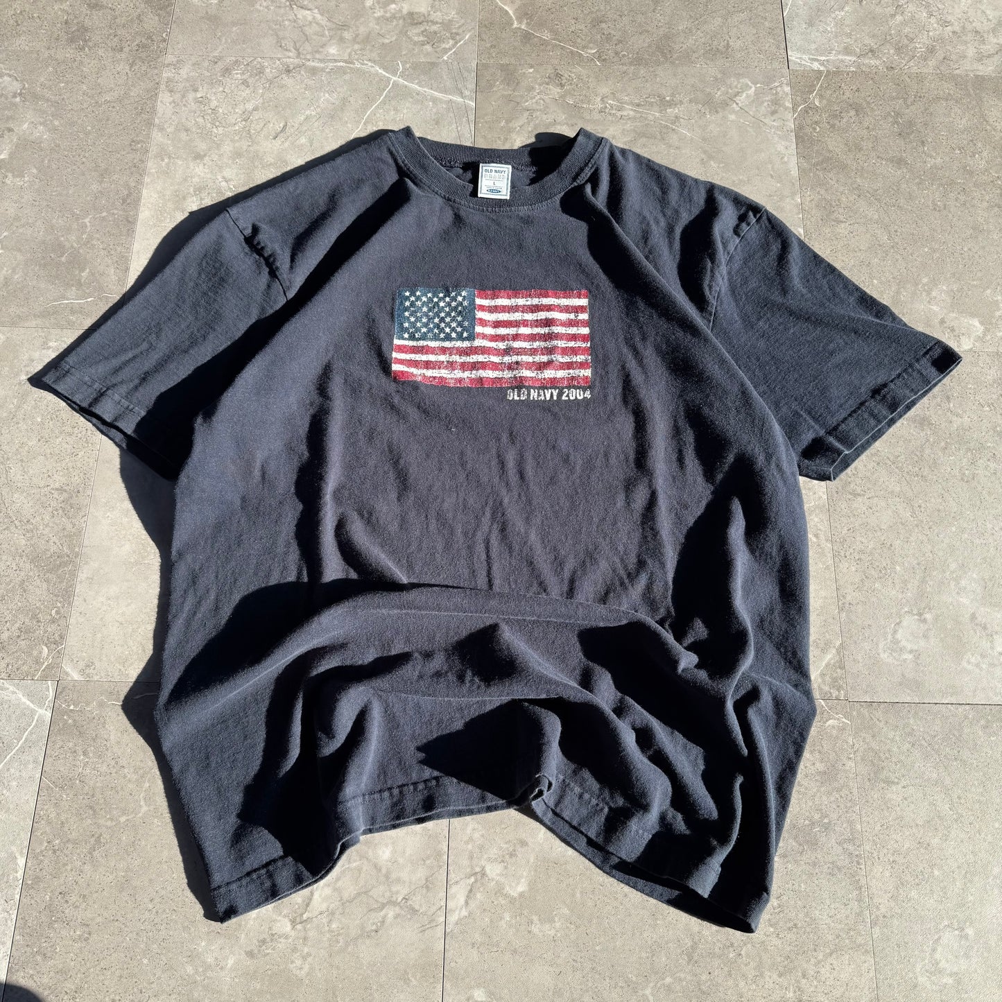 00s Old Navy 2004 American Flag Faded Tee KiiChain Clothing
