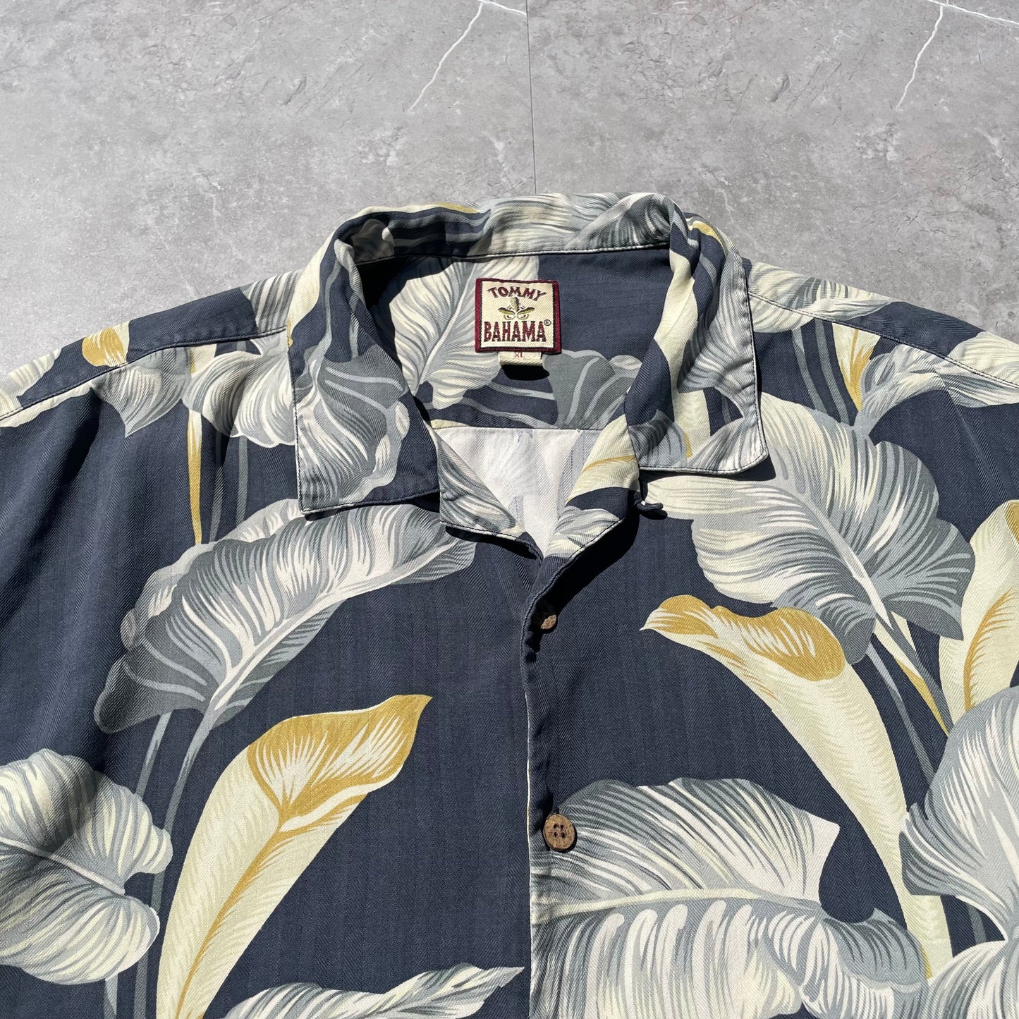 00s Tommy Bahama Hawaiian Shirt KiiChain Clothing