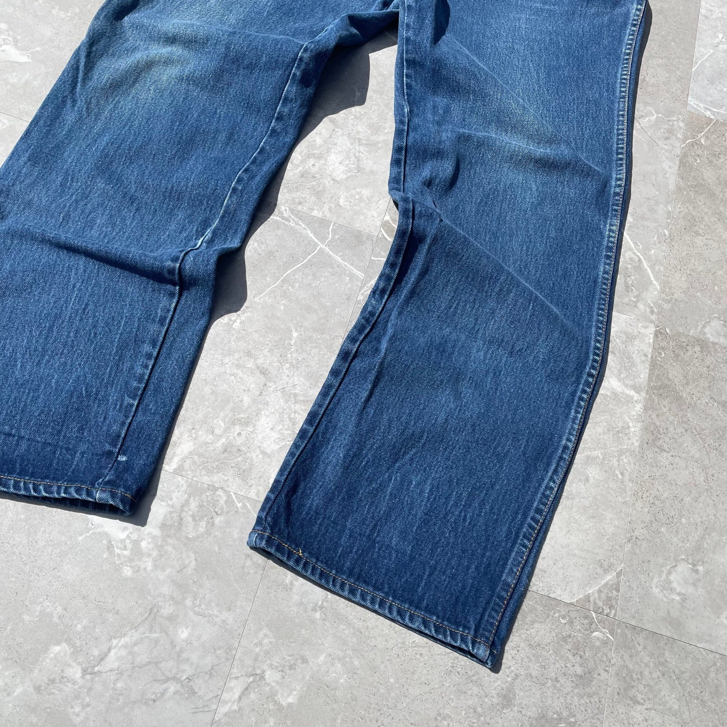 80s Levi’s 557 Made in USA 42x32 KiiChain Clothing