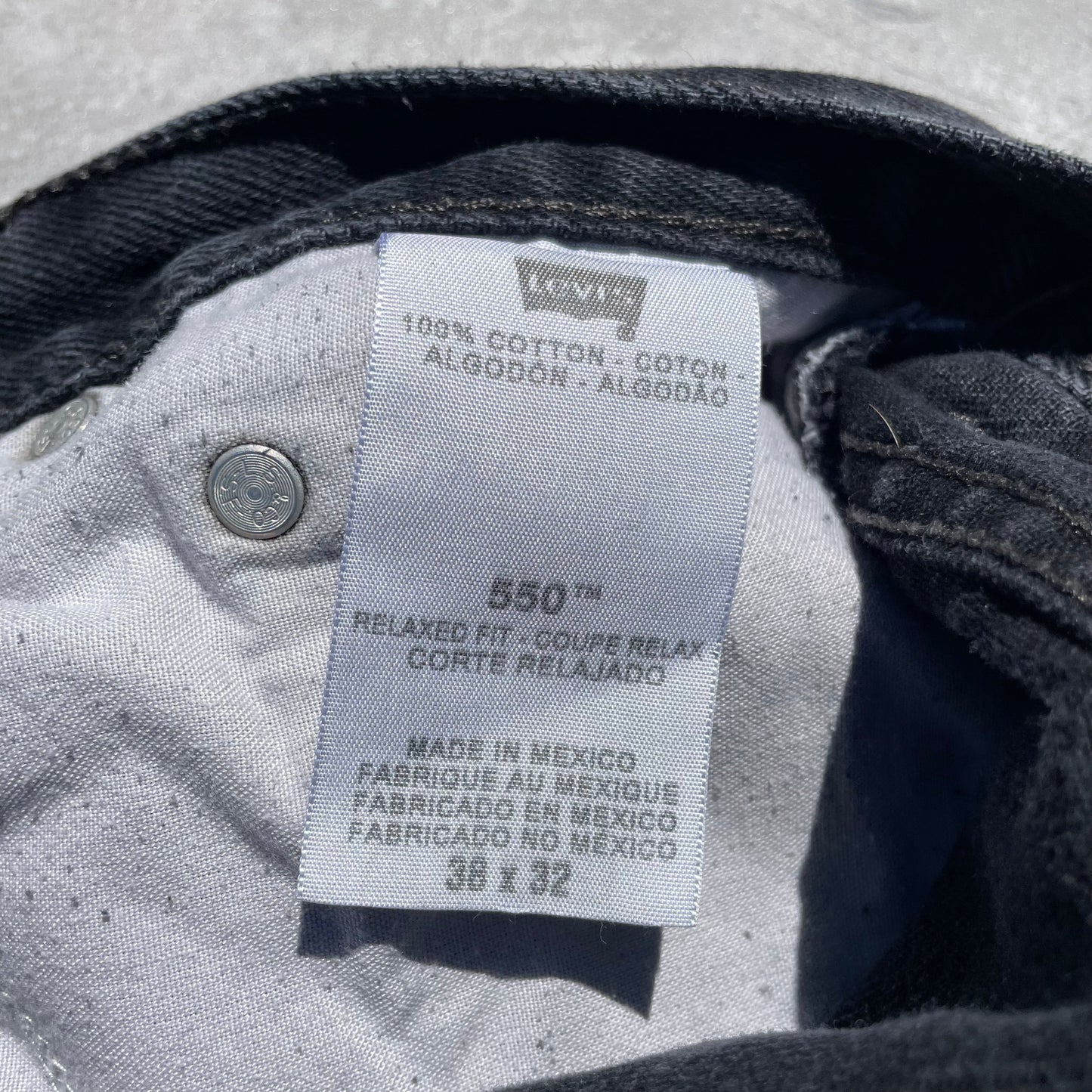 00s Levi’s 550 Black Denim 38x32 KiiChain Clothing