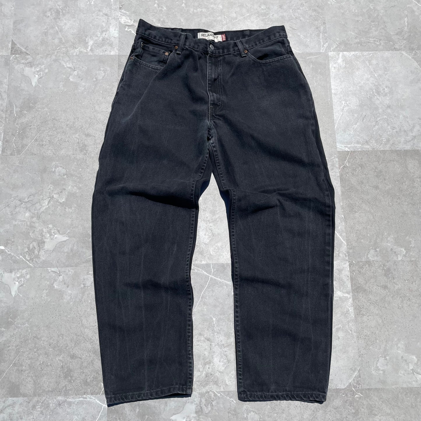 00s Levi’s 550 Black Denim 38x32 KiiChain Clothing