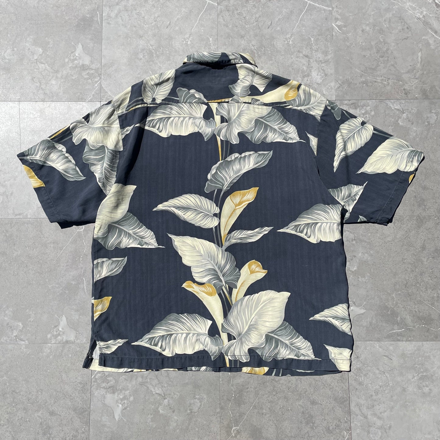 00s Tommy Bahama Hawaiian Shirt KiiChain Clothing