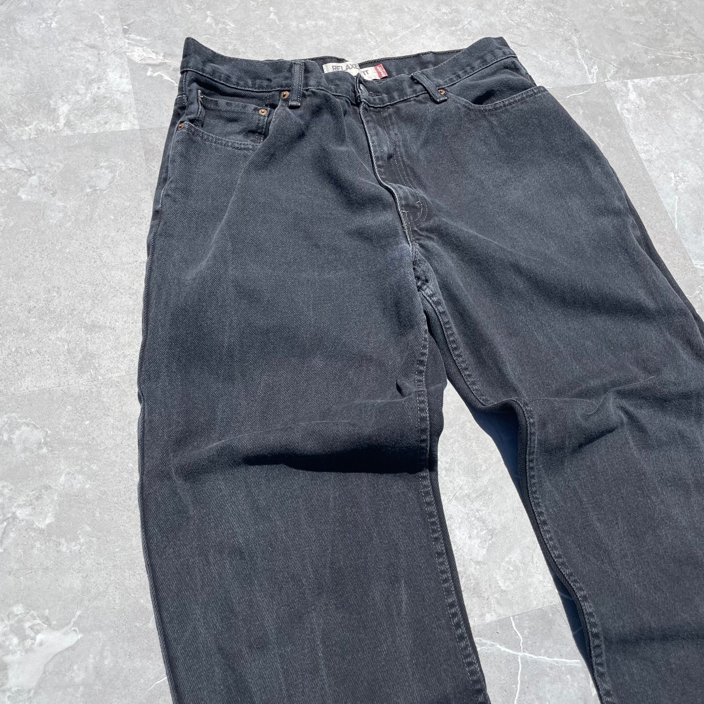 00s Levi’s 550 Black Denim 38x32 KiiChain Clothing