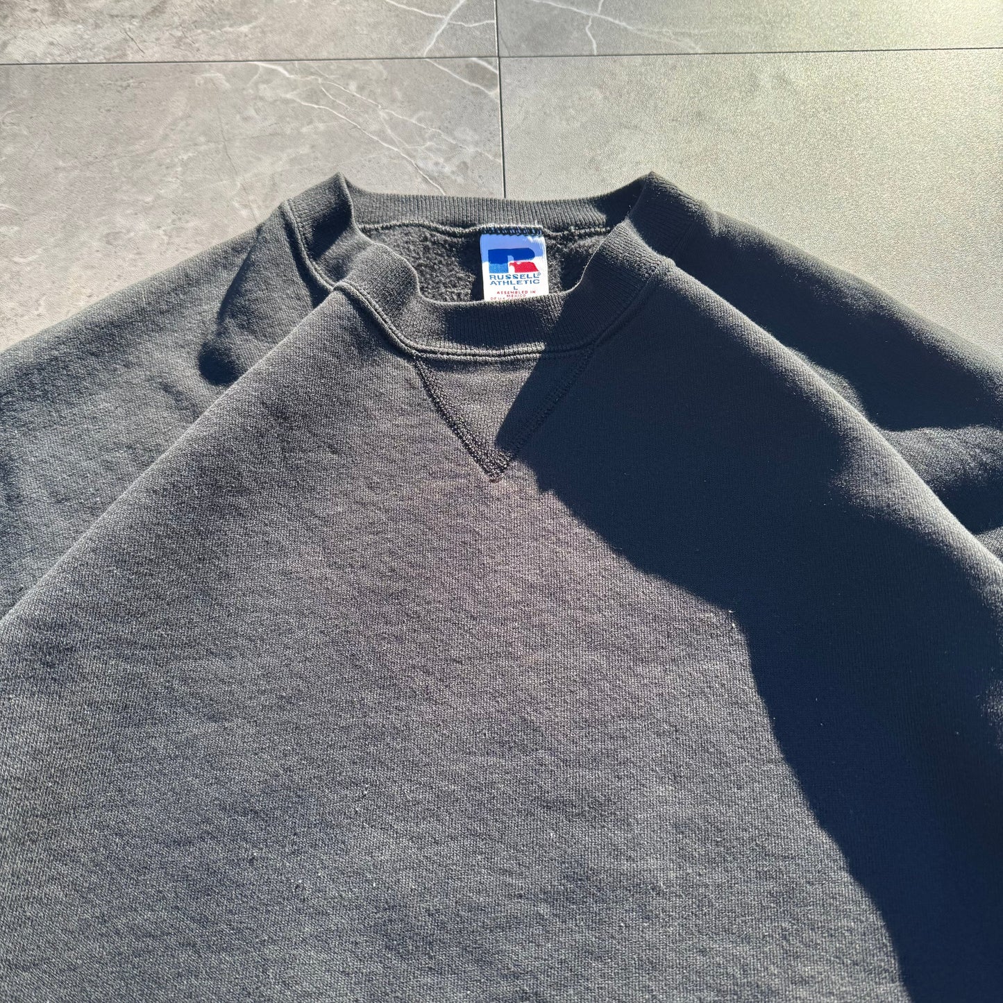 90s Russell Athletic Black Blank Sweatshirt KiiChain Clothing