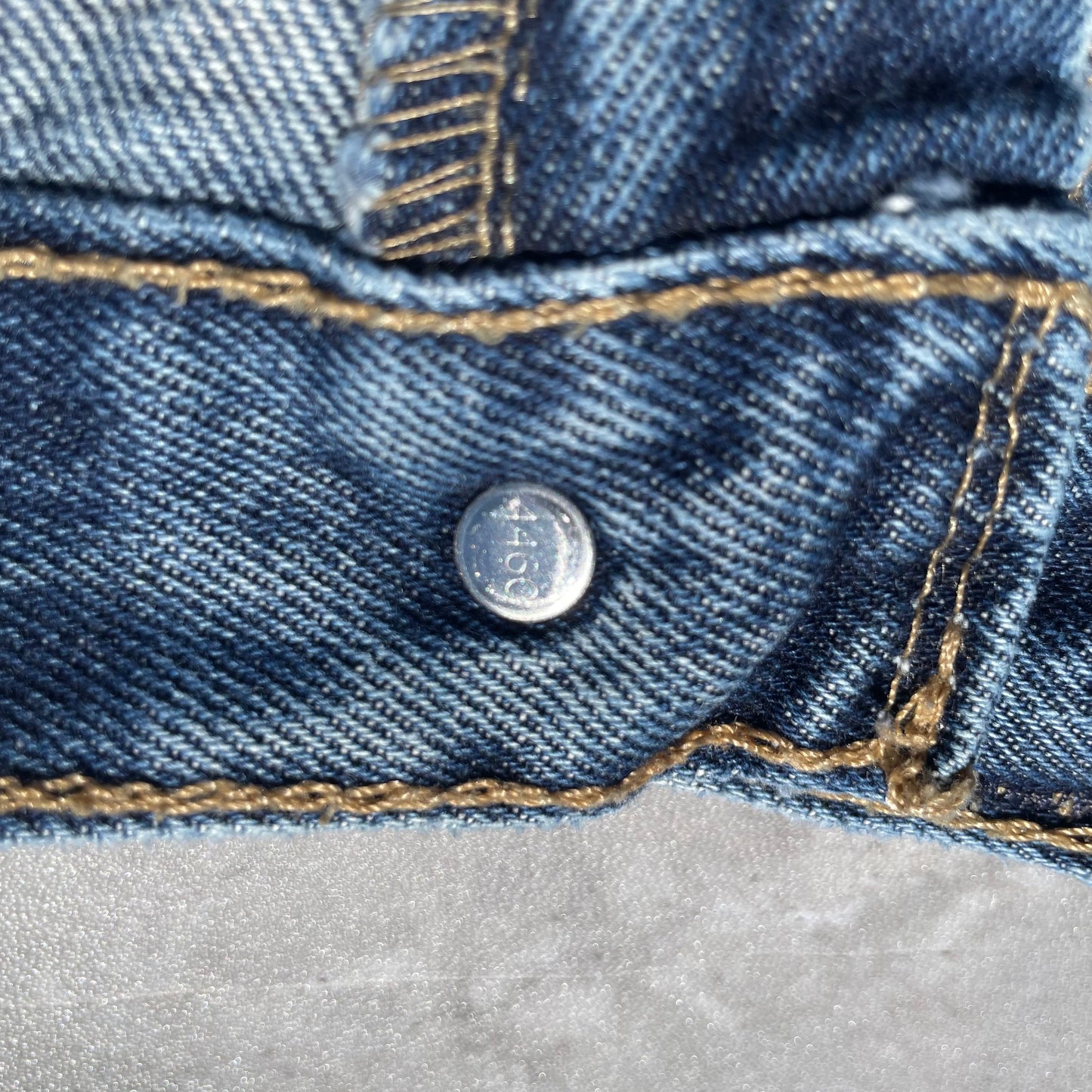 00s Levi’s 550 32x34 KiiChain Clothing