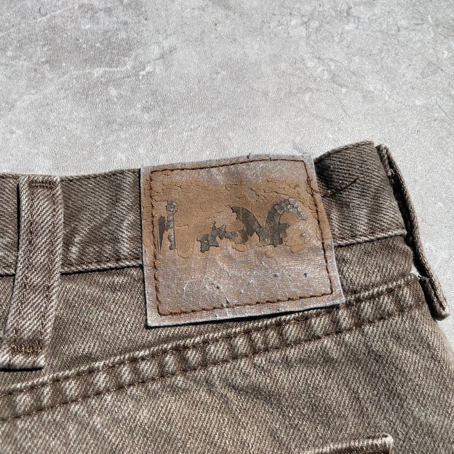 00s Lee Brown Wash Denim 38x32 KiiChain Clothing