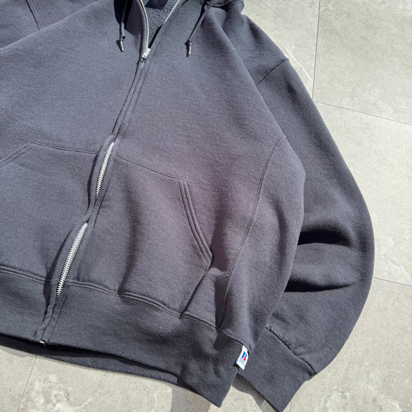 00s Russell Athletic Black Zip-Up Sweatshirt KiiChain Clothing
