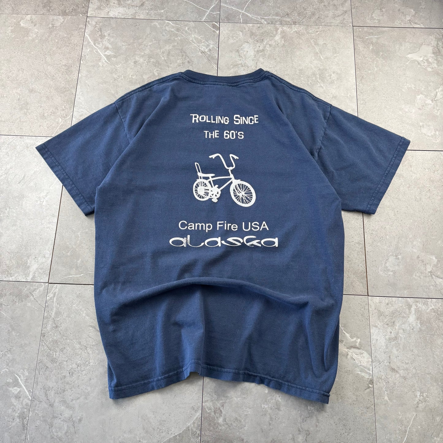 90s-00s Gildan Rolling Since the 60s Camp Fire USA Alaska Navy Bicycle Graphic T-Shirt