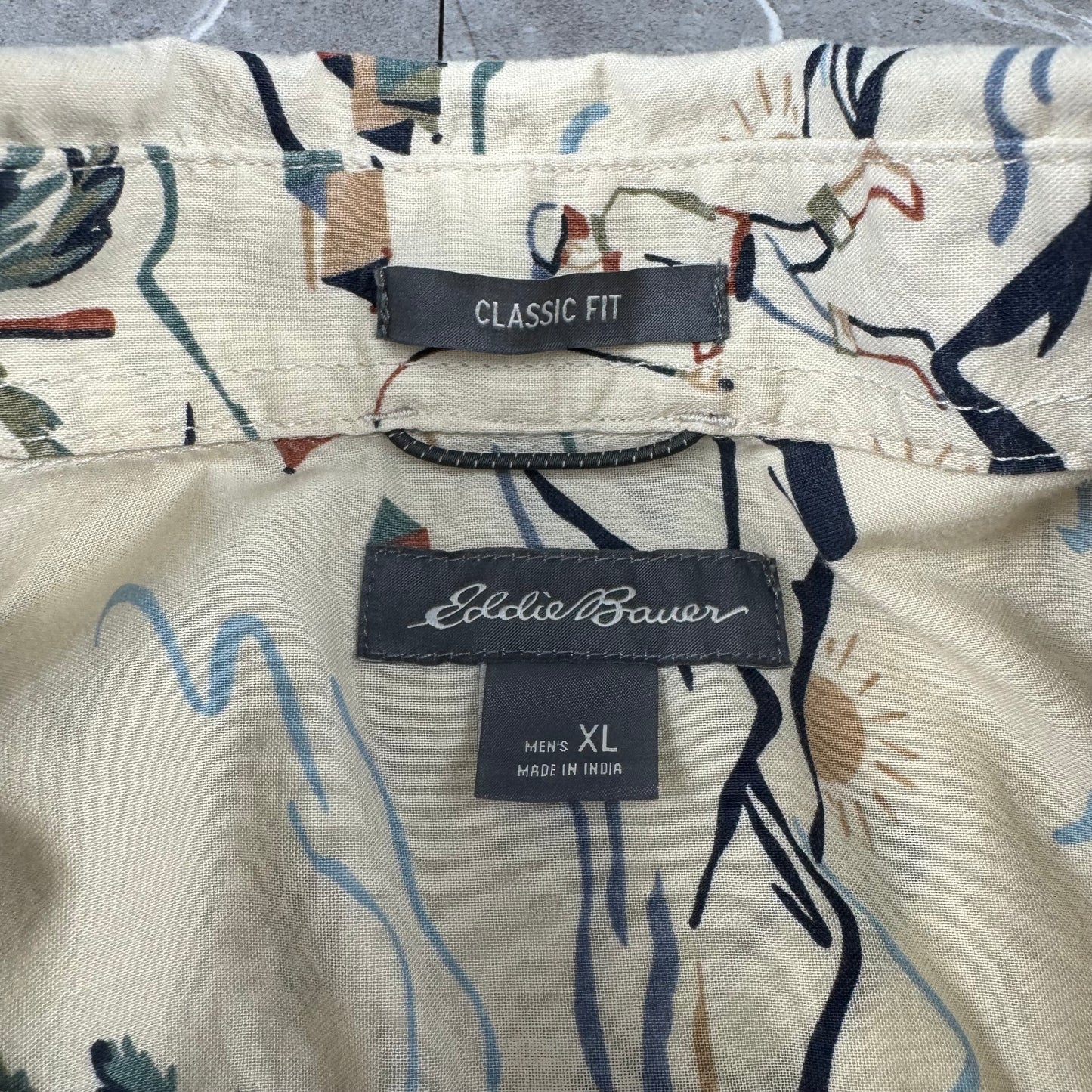 00s~ Eddie Bauer Classic Fit Fishing Graphic Short Sleeve Button Down Shirt