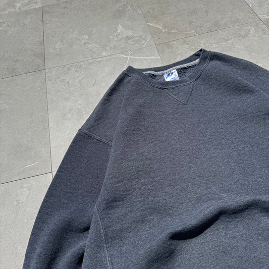 00s Russell Athletic Dark Gray Sweatshirt KiiChain Clothing