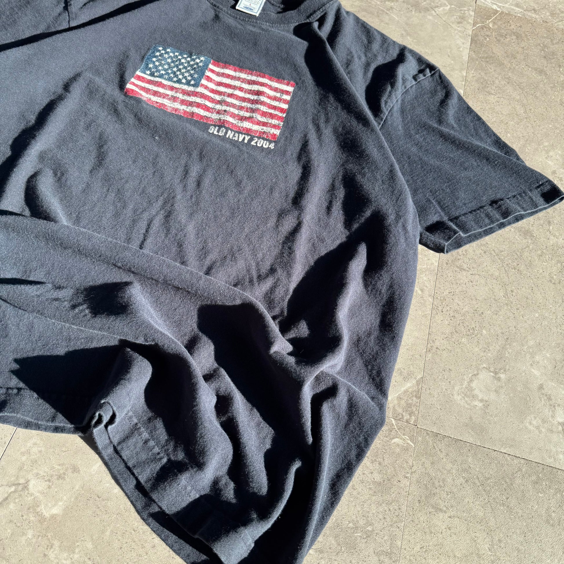 00s Old Navy 2004 American Flag Faded Tee KiiChain Clothing
