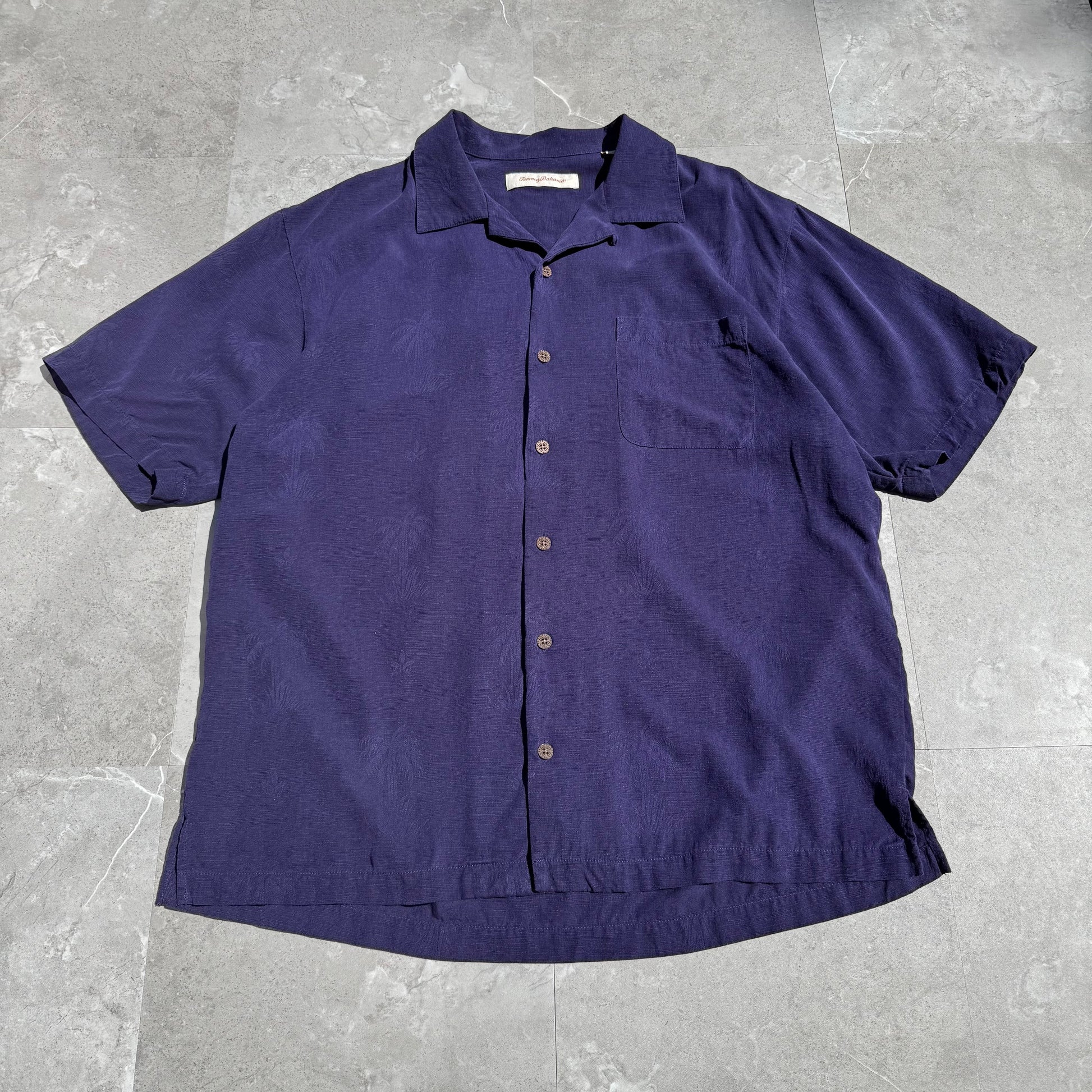 00s Tommy Bahama 100% Silk Purple Palm Tree Graphic Open Collar Shirt KiiChain Clothing