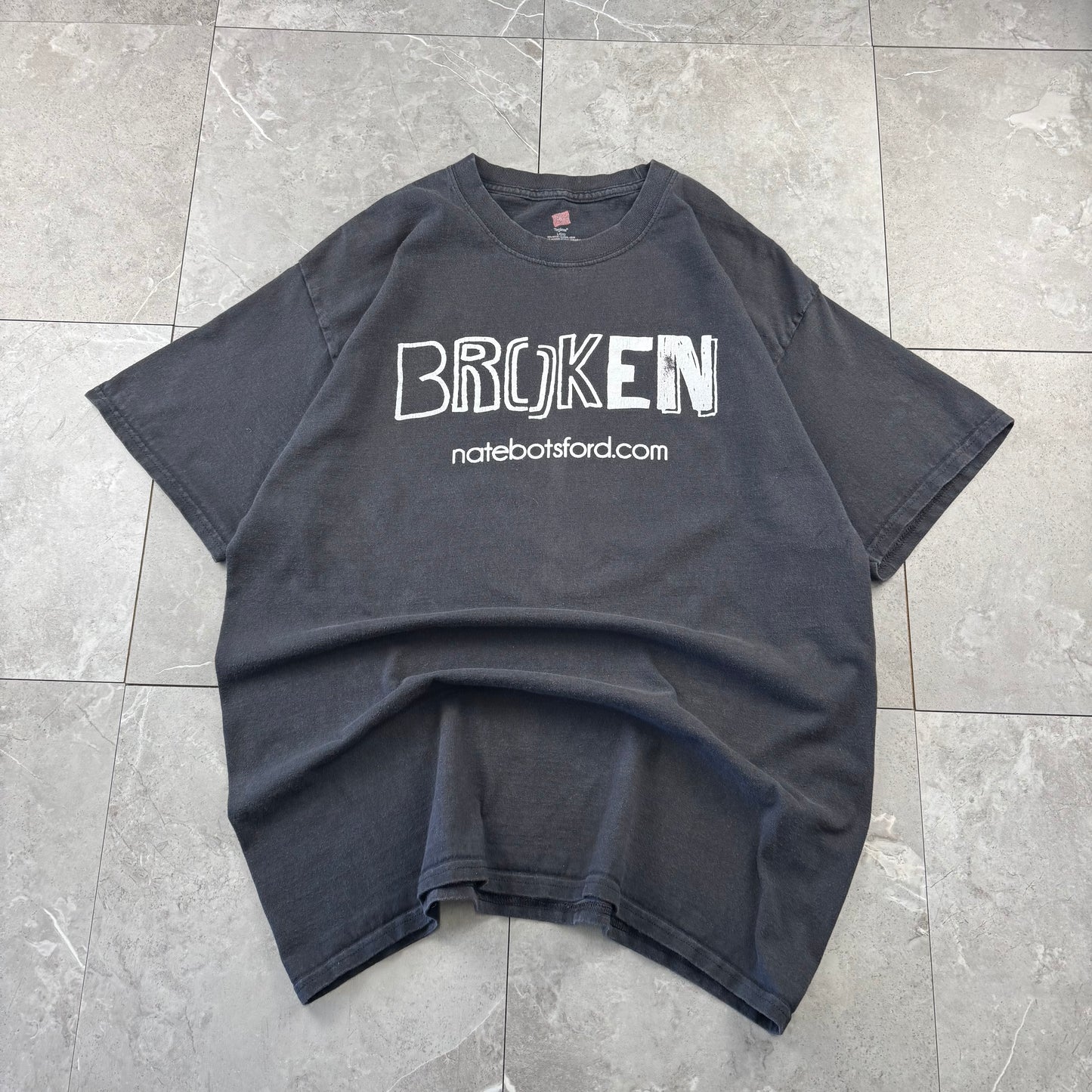 00s Hanes Broken Black Graphic T-Shirt