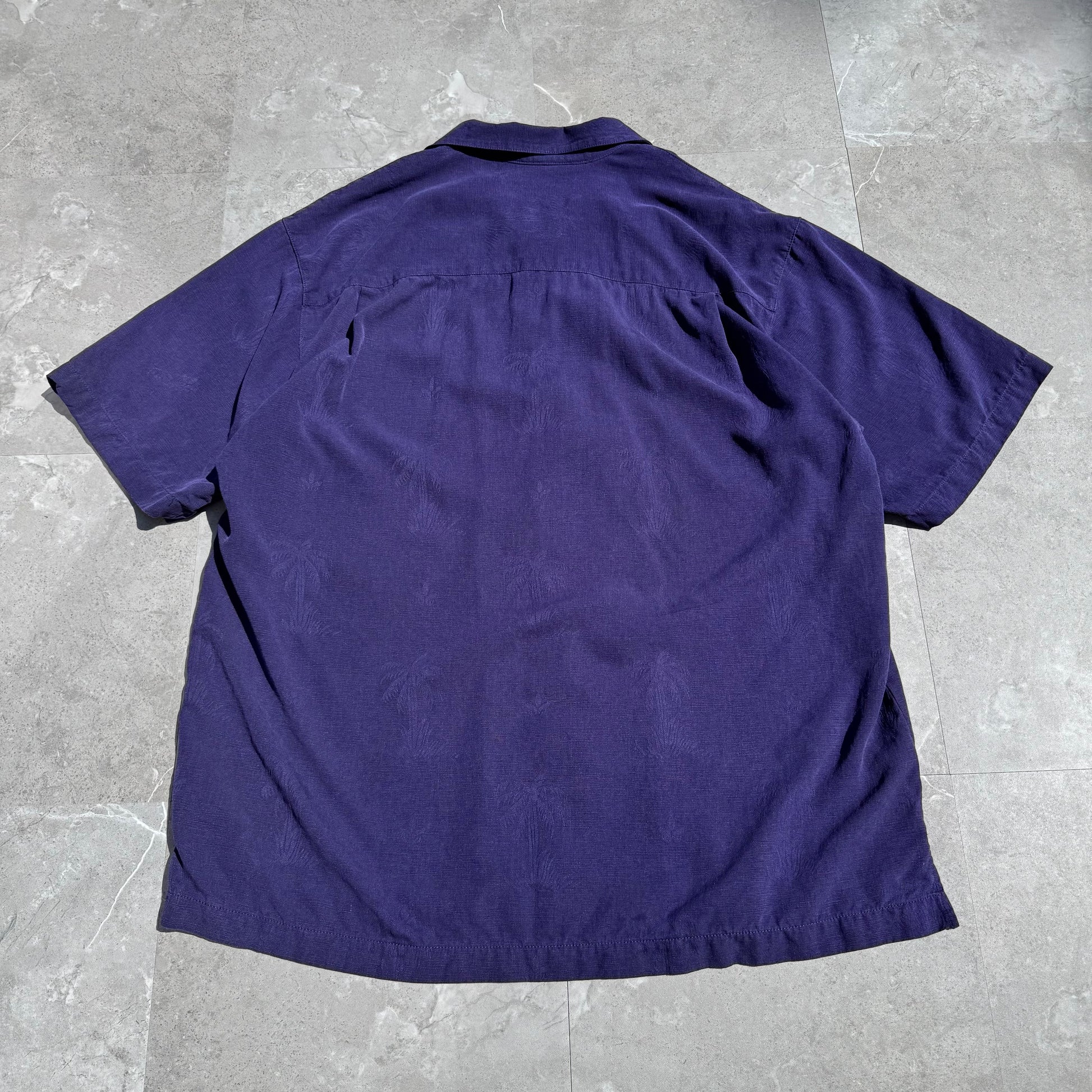 00s Tommy Bahama 100% Silk Purple Palm Tree Graphic Open Collar Shirt KiiChain Clothing