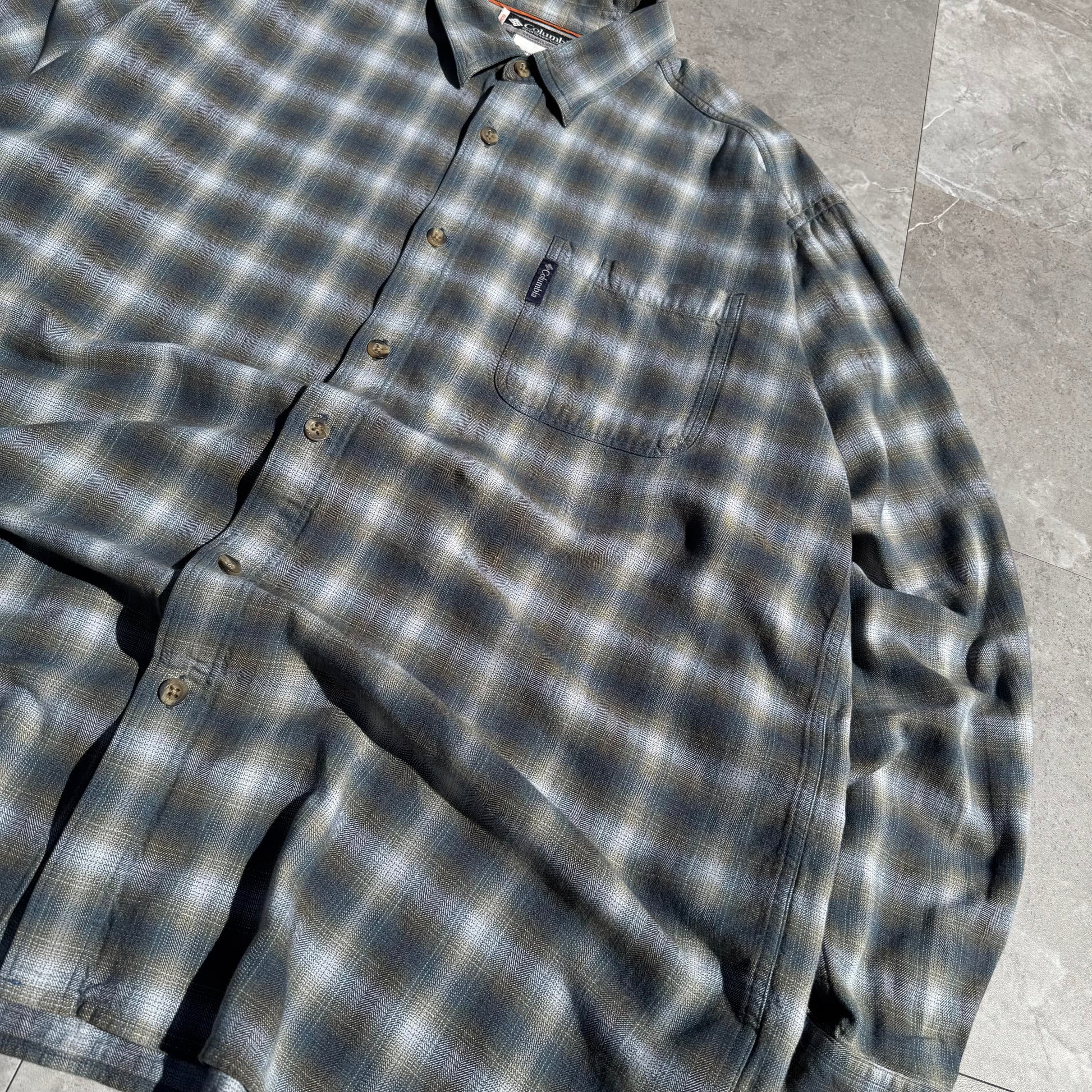 00s Columbia Shadow Checkered Long Sleeve Shirt KiiChain Clothing