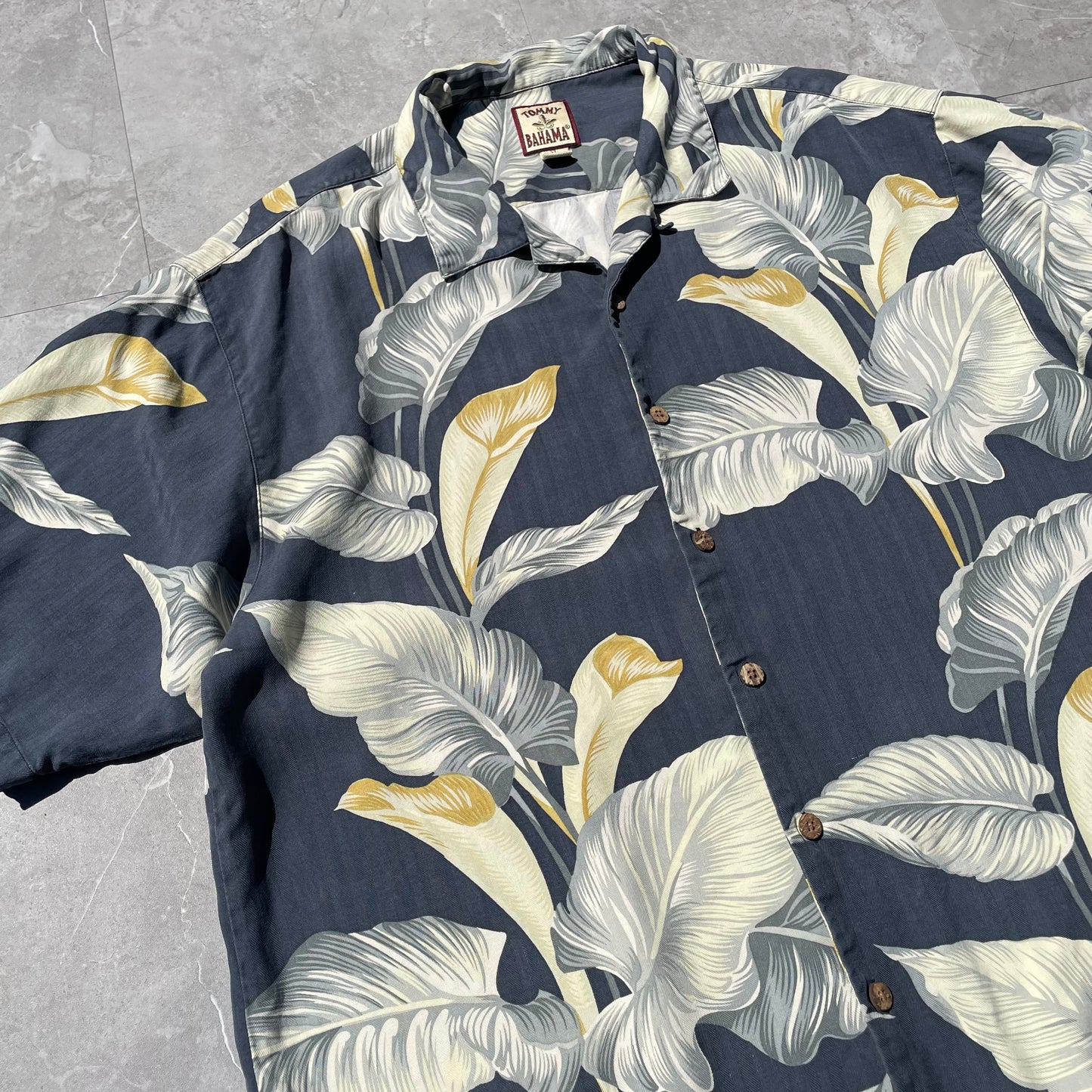 00s Tommy Bahama Hawaiian Shirt