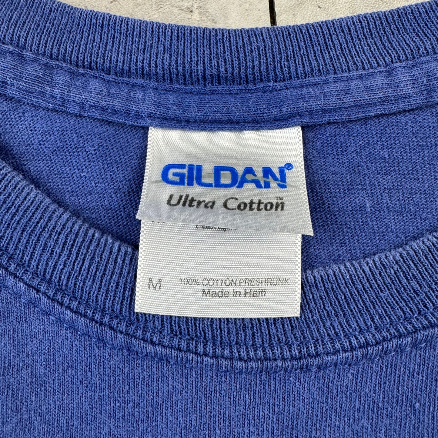 90s-00s Gildan La Guenze Cantillon C’est Bon Blue Graphic T-Shirt