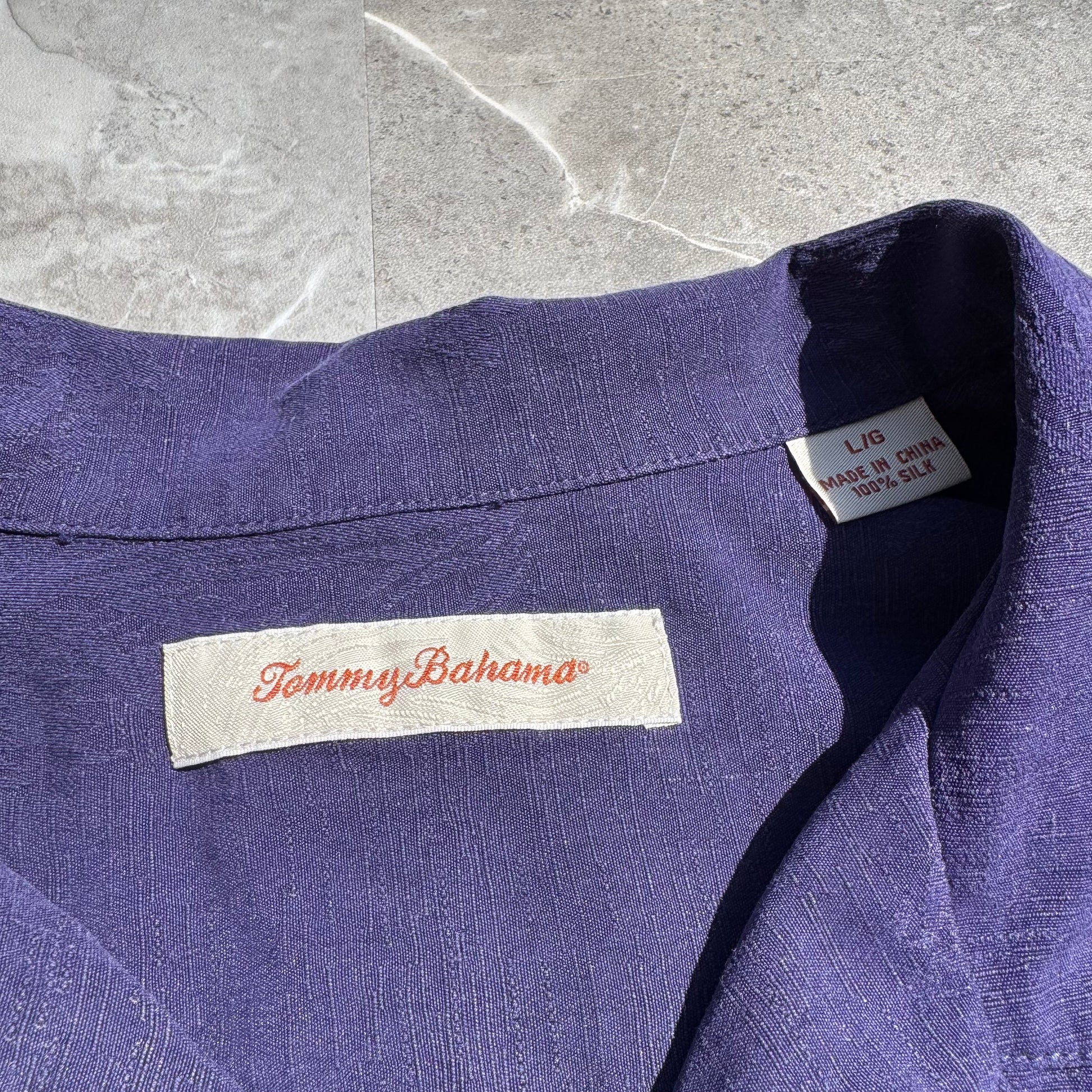 00s Tommy Bahama 100% Silk Purple Palm Tree Graphic Open Collar Shirt KiiChain Clothing