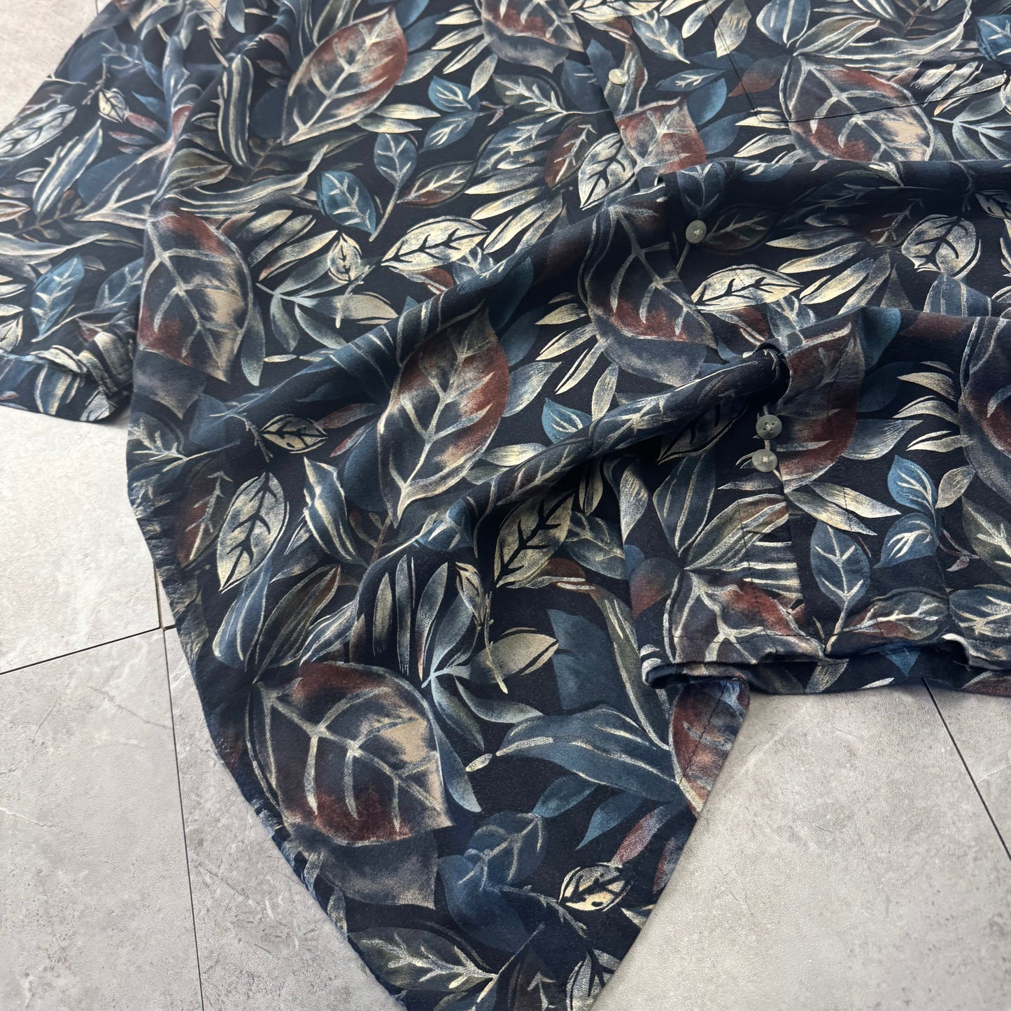 80s-90s Pierre Cardin Black Leaf Pattern 100% Rayon Short Sleeve Shirt XL