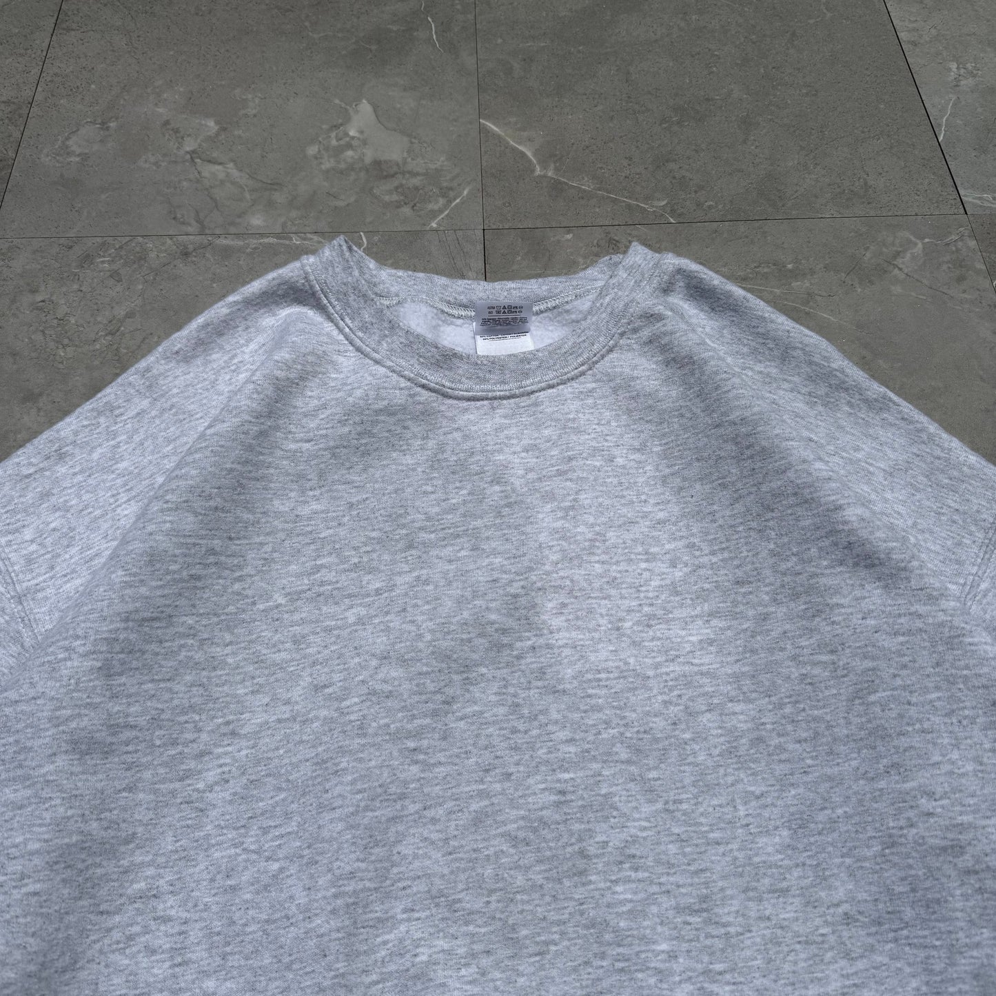 00s Gildan Gray Crewneck Sweatshirt KiiChain Clothing