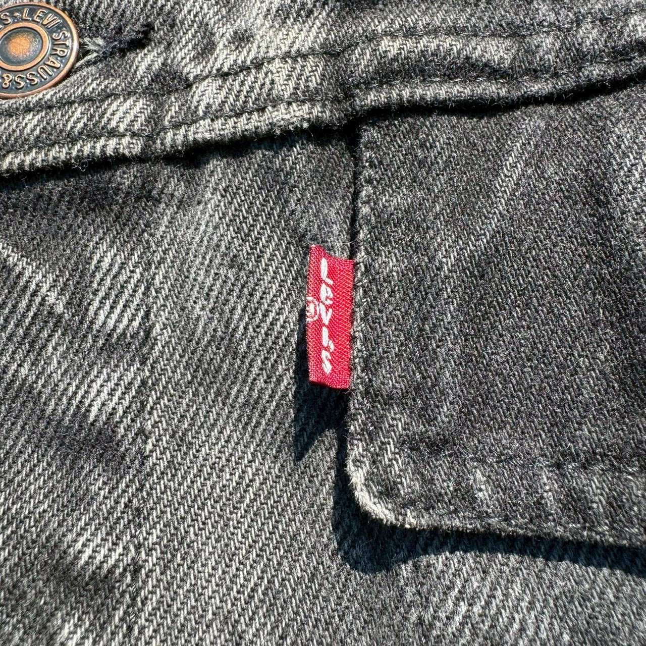 90s-00s Levi’s Black Denim Jacket