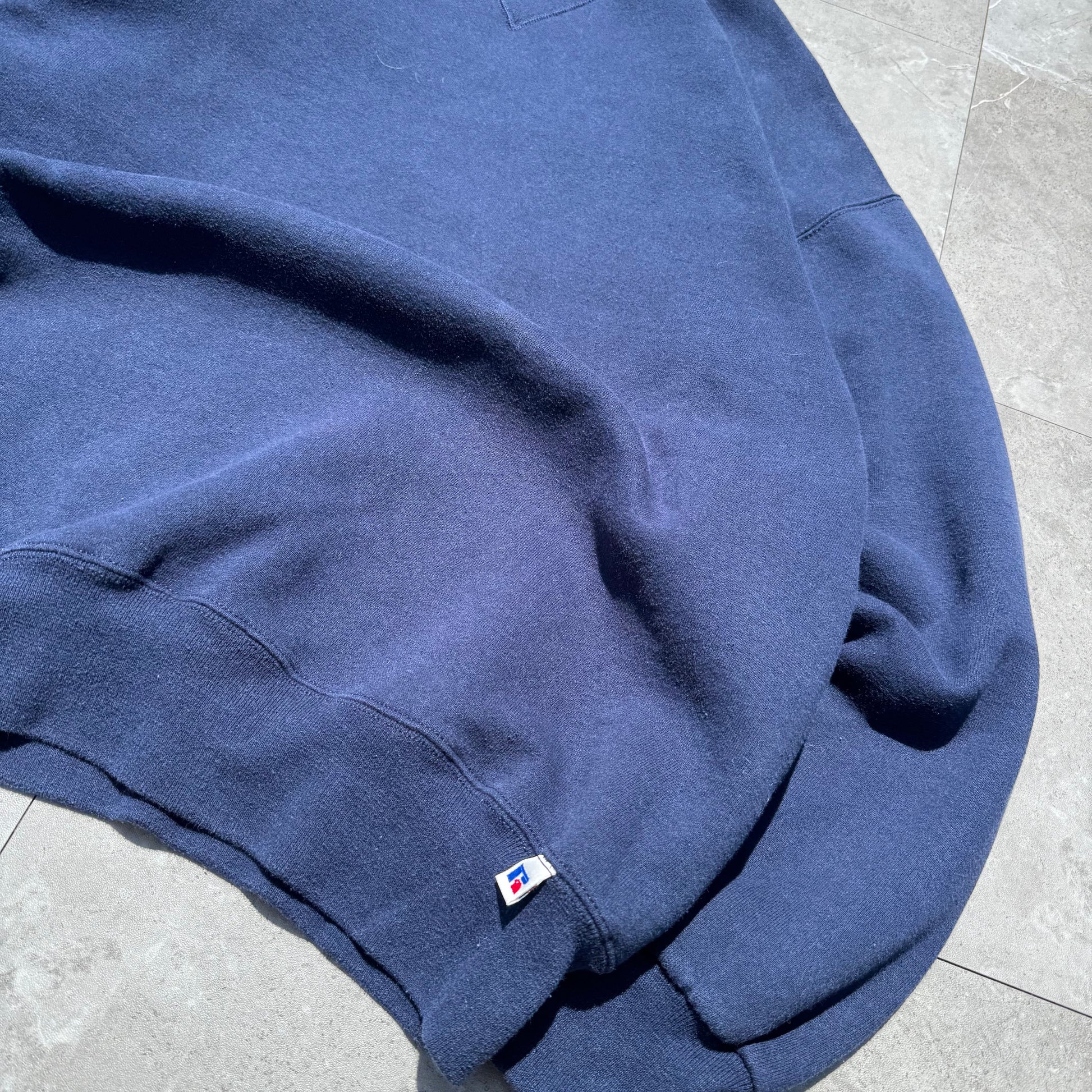 90s Russell Athletic Navy Crewneck Sweatshirt KiiChain Clothing