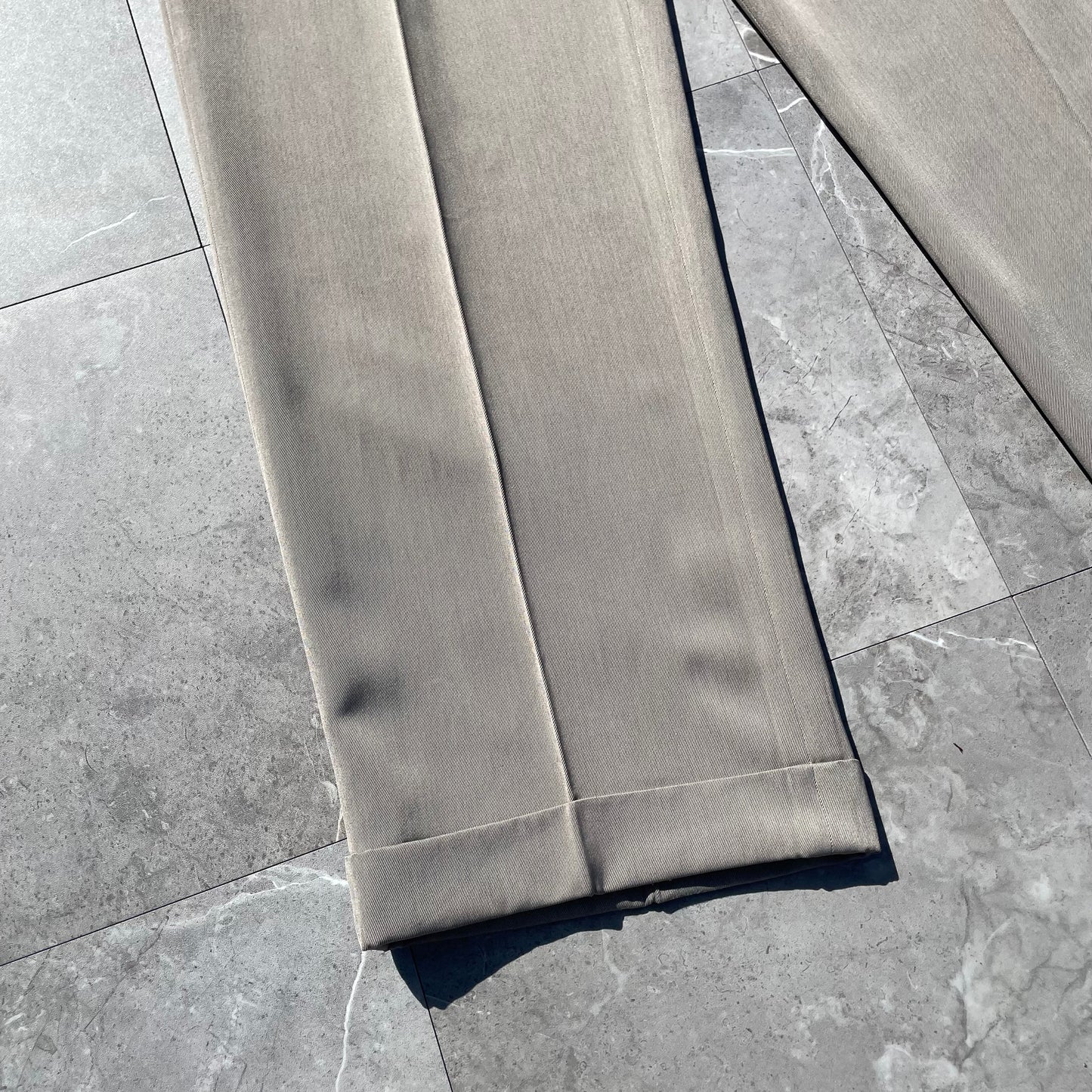 00s Perry Ellis Portfolio Gray/Beige Two-Tuck Pleated Slacks 33x30