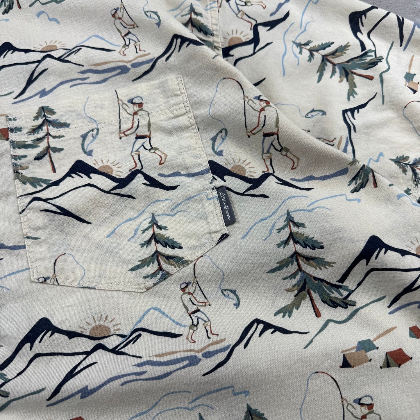 00s~ Eddie Bauer Classic Fit Fishing Graphic Short Sleeve Button Down Shirt