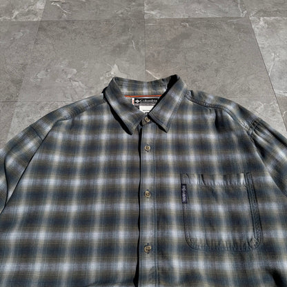 00s Columbia Shadow Checkered Long Sleeve Shirt KiiChain Clothing