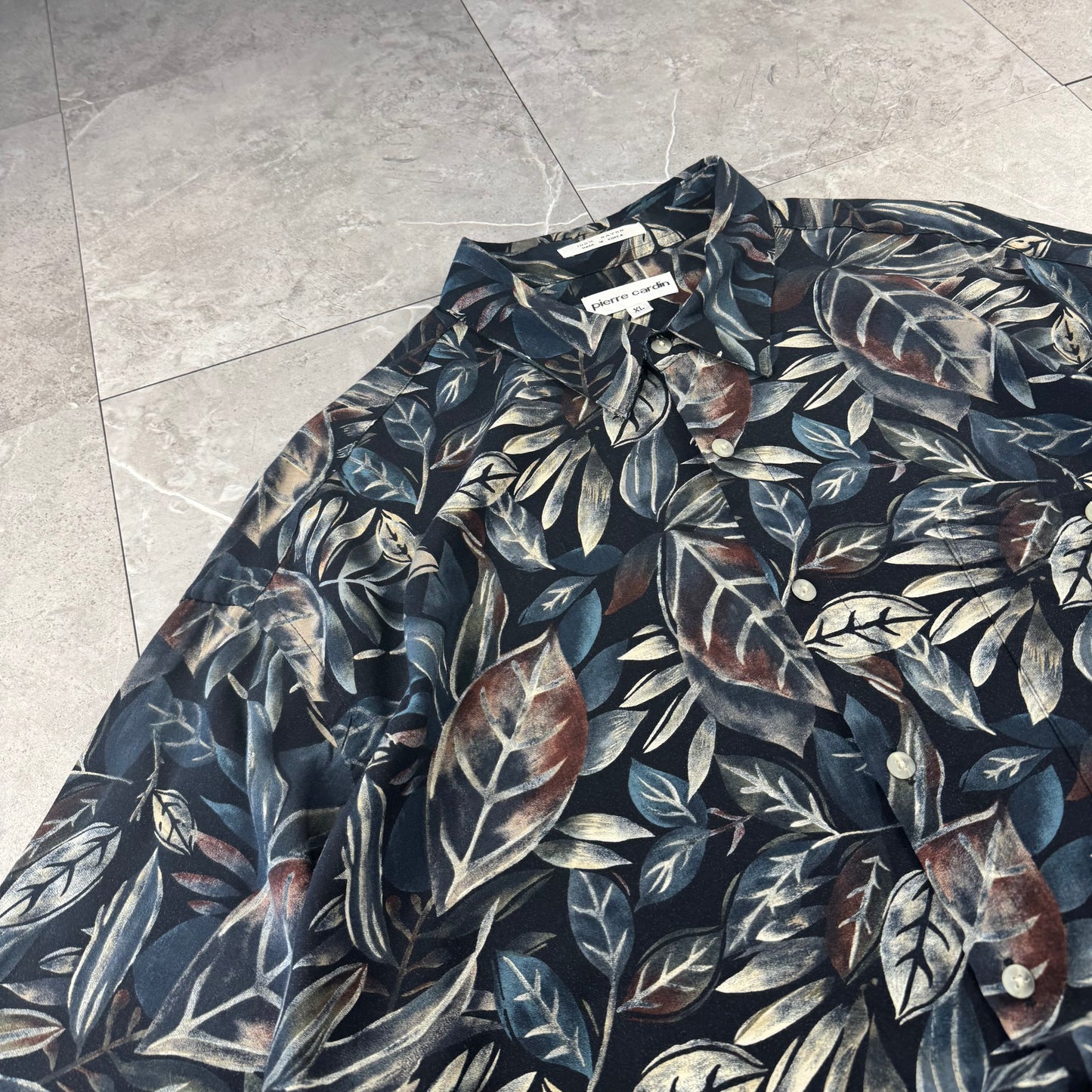 80s-90s Pierre Cardin Black Leaf Pattern 100% Rayon Short Sleeve Shirt XL