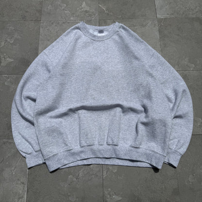 00s Gildan Gray Crewneck Sweatshirt KiiChain Clothing