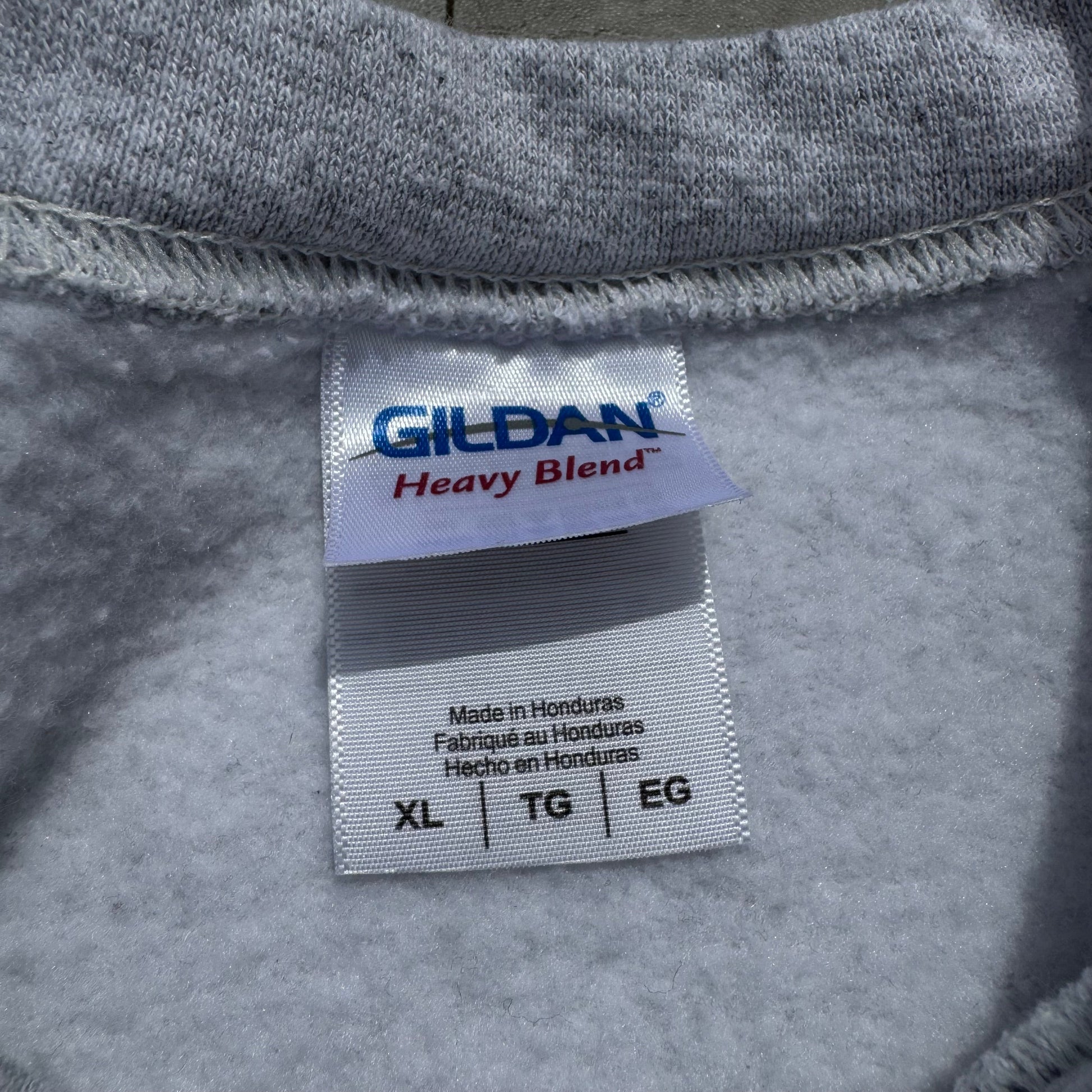 00s Gildan Gray Crewneck Sweatshirt KiiChain Clothing