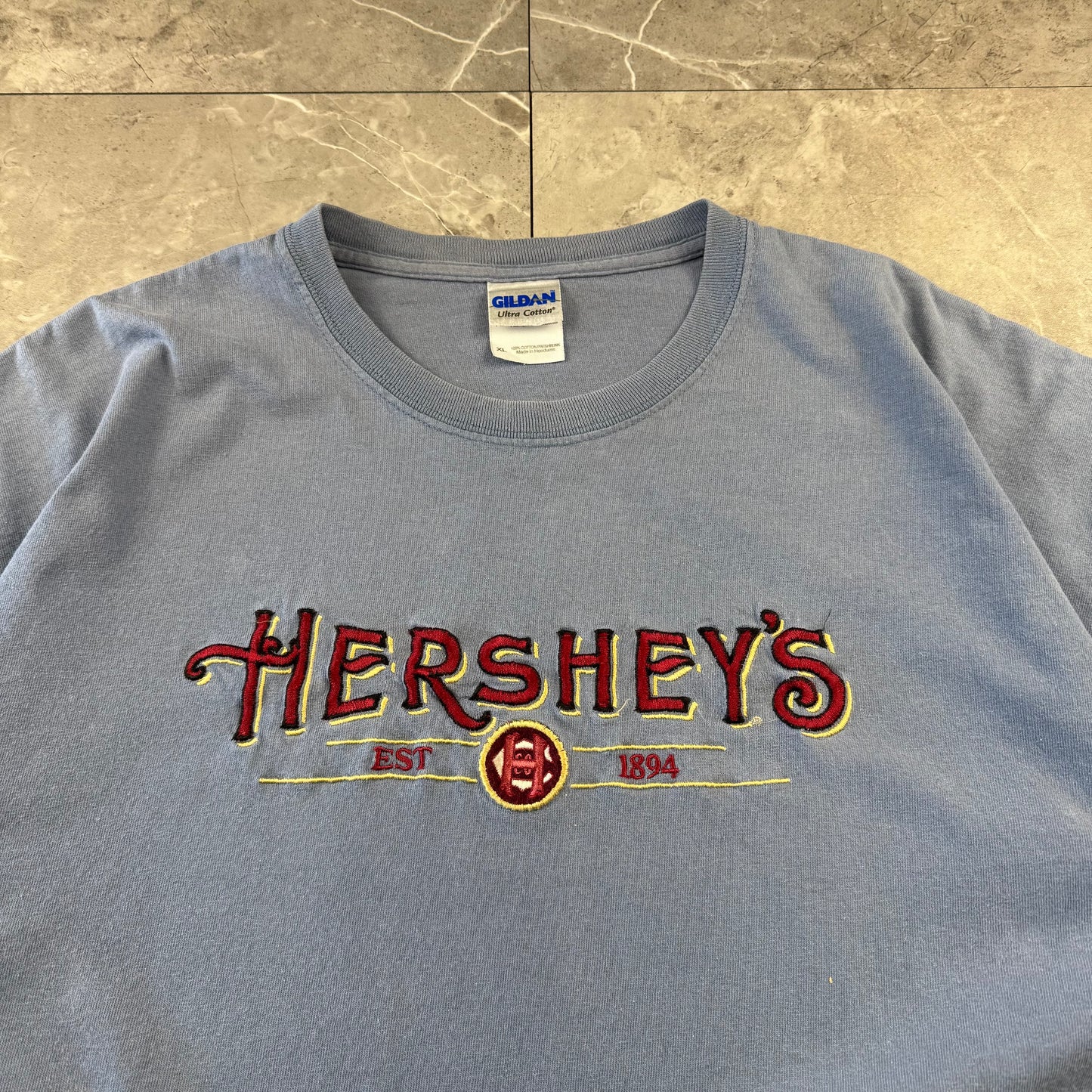 90s-00s Gildan Hershey's Blue Embroidered Logo T-Shirt