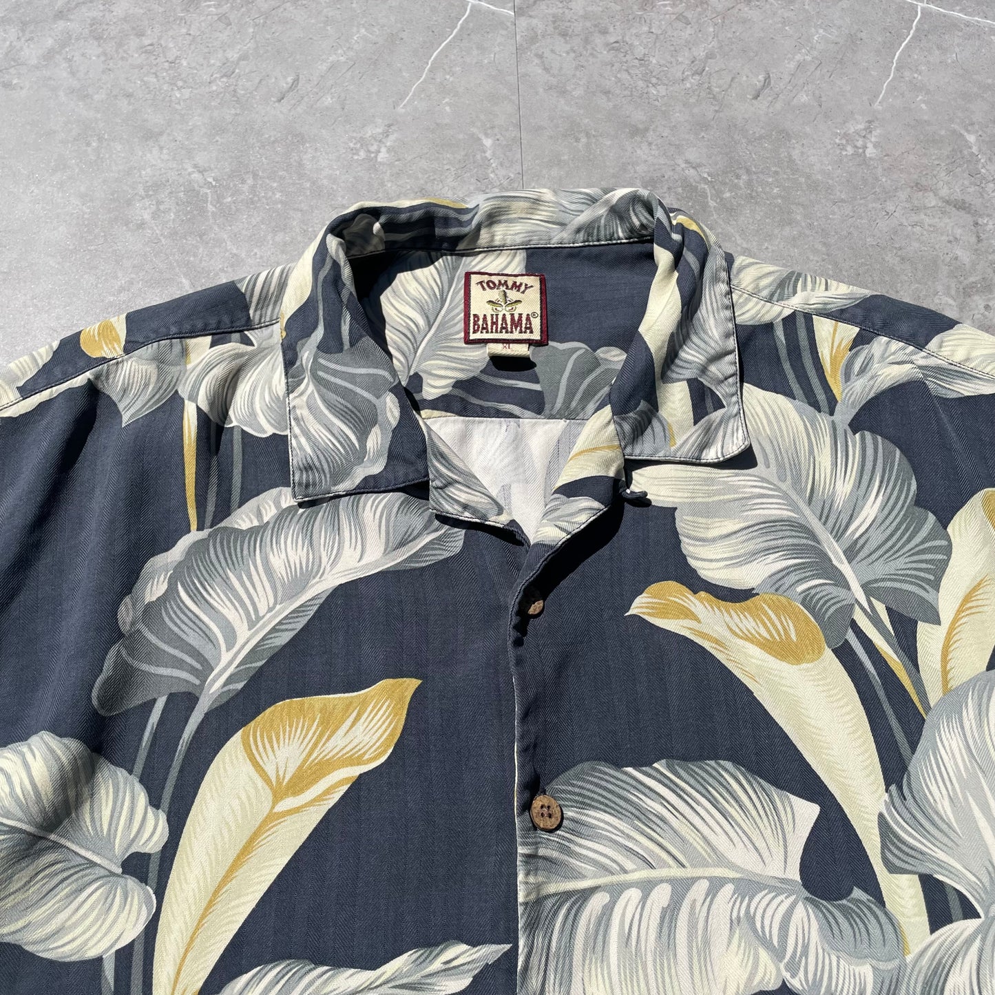 00s Tommy Bahama Hawaiian Shirt