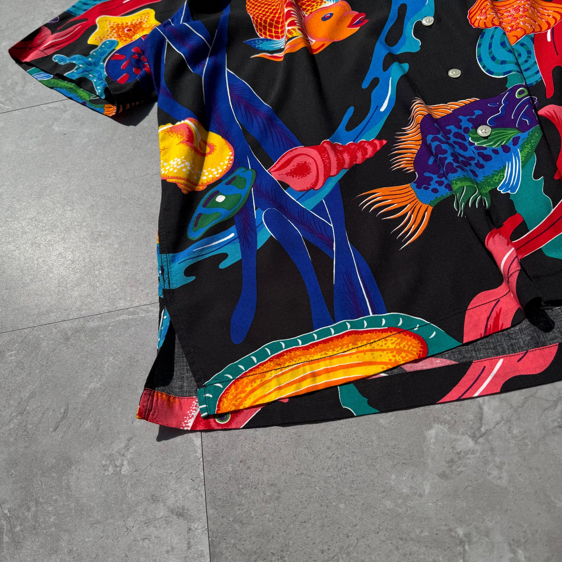 90s-00s Ralph Lauren “Caldwell” 100% Viscose Rare Fish Open Collar Shirt KiiChain Clothing