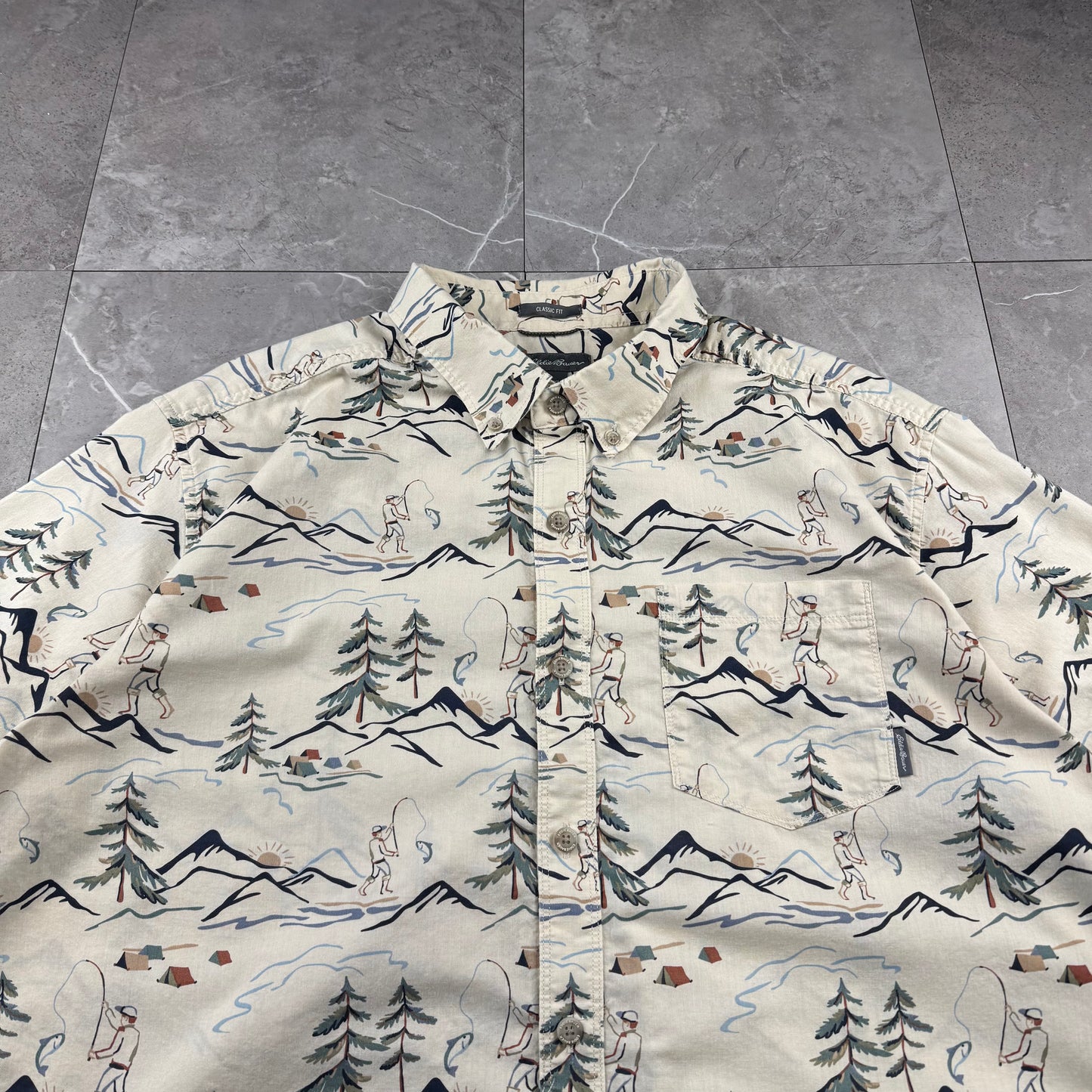 00s~ Eddie Bauer Classic Fit Fishing Graphic Short Sleeve Button Down Shirt