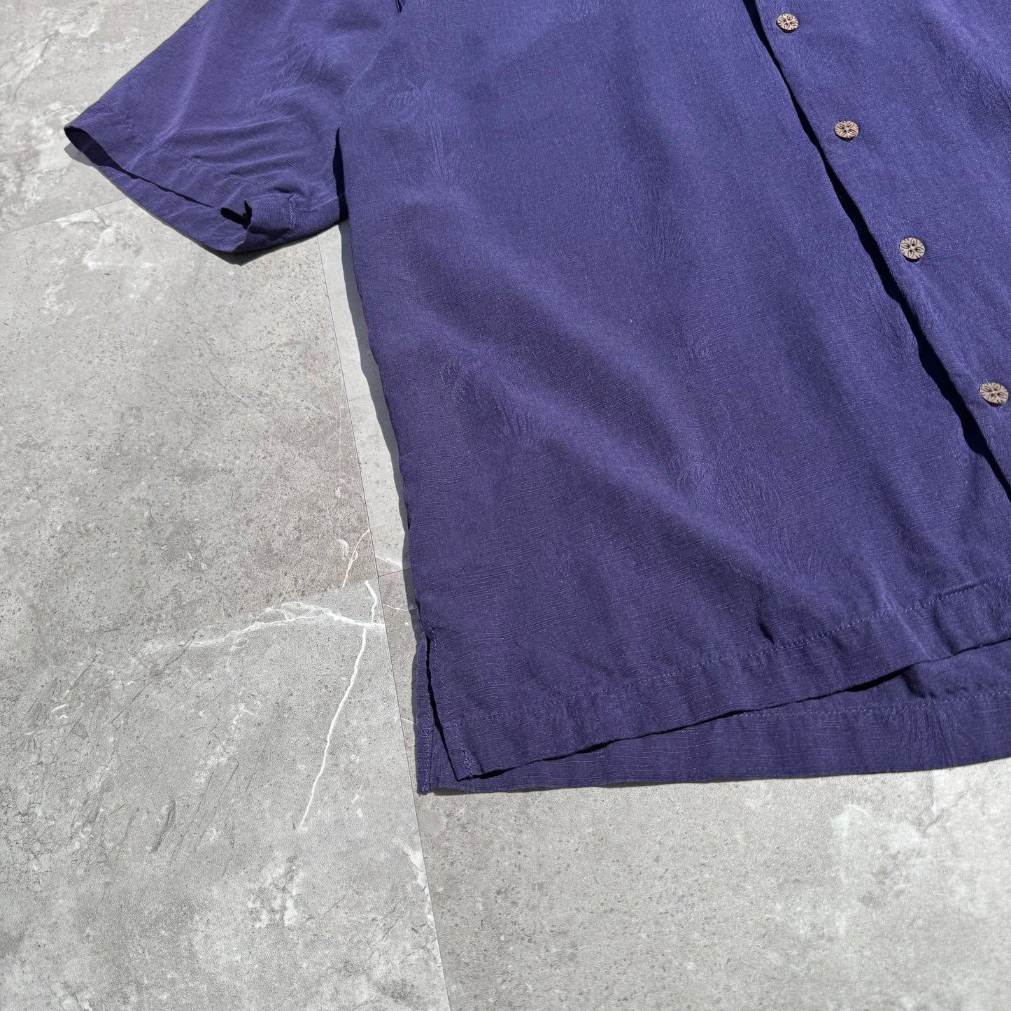 00s Tommy Bahama 100% Silk Purple Palm Tree Graphic Open Collar Shirt KiiChain Clothing