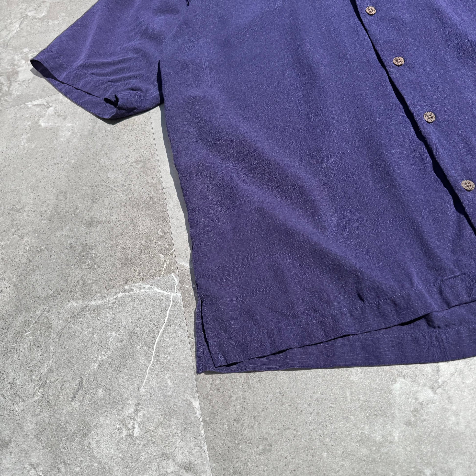 00s Tommy Bahama 100% Silk Purple Palm Tree Graphic Open Collar Shirt KiiChain Clothing