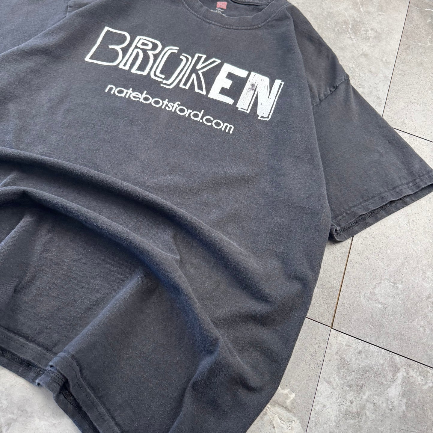 00s Hanes Broken Black Graphic T-Shirt